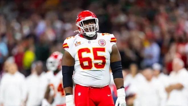 Chiefs Star Becomes Highest-Paid Guard in NFL – Sends a Powerful Promise to Chiefs Fans : “I don’t shy away from pressure—I welcome it."