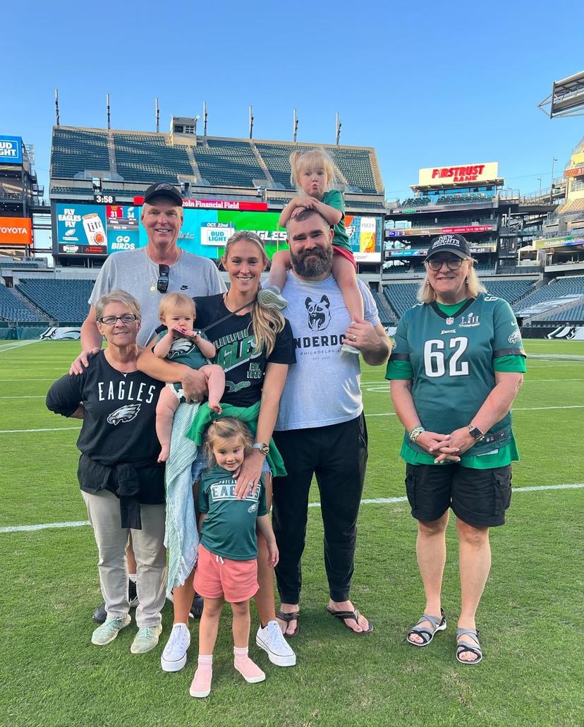 Jason Kelce “Exposed”: Wife Kylie Reveals His Wild Dating Bio –And Her Dad’s Epic First Reaction!