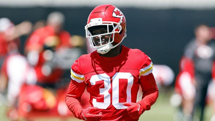 Chiefs Rookie RB Oversleeps and Misses Team Bus — HC Reid Sends Ruthless Wake-Up Call