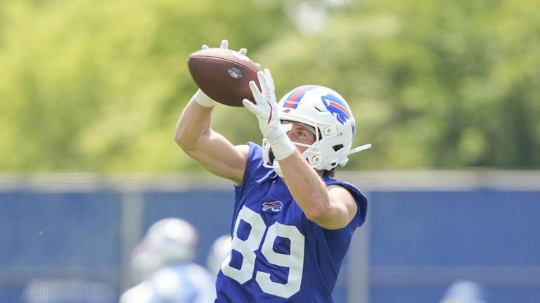 Undrafted Bills Rookie WR Leads Team with 4 Catches — Fans Say He Just Saved His NFL Dream
