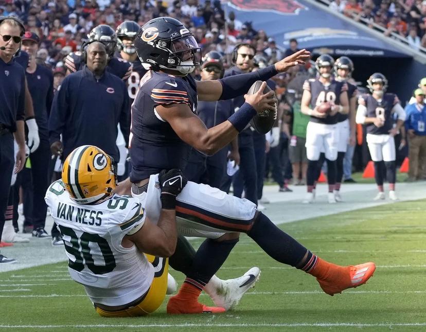 Packers Young DE Dominates $100M Tackle in Comeback Win vs Colts