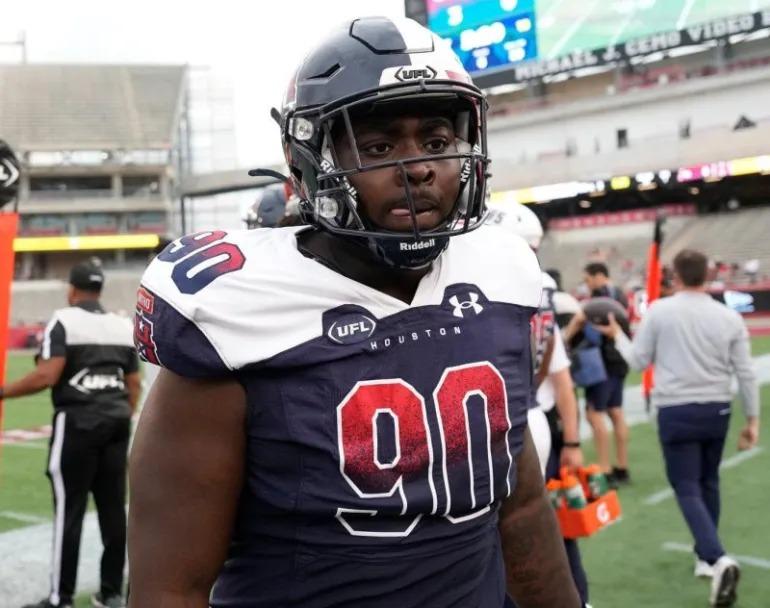 49ers Waive TE Ross Dwelley, Sign Former Practice-Squad Defensive Lineman to a One-Year Deal