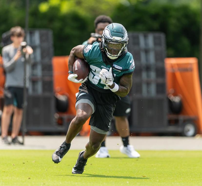 Eagles Rookie Opens Food Pantries in Philadelphia After Humble Journey