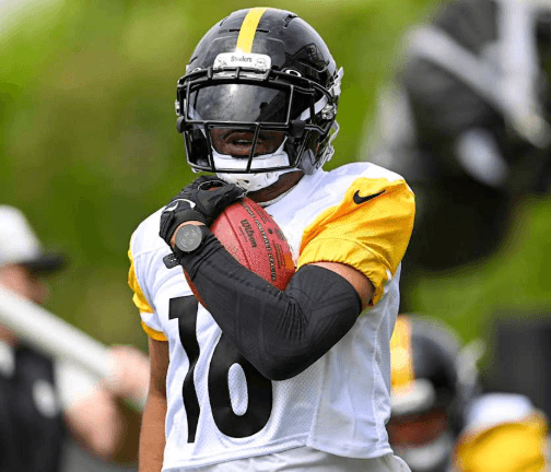 Steelers Re-Sign Former Super Bowl Champion on Practice Squad One Day After Final Roster Cuts