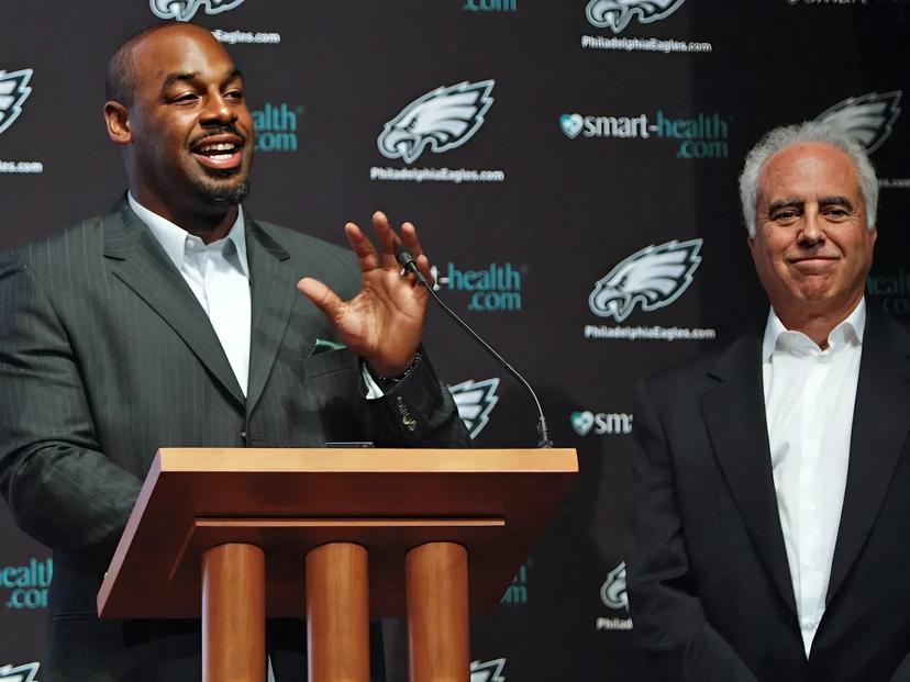 Philadelphia Eagles Welcome Legendary QB Donovan McNabb Back as Assistant Coach – Philly’s Icon Returns Home!