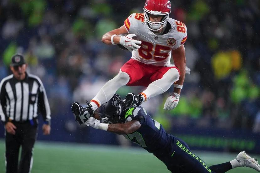 Chiefs Bring Back Proven Tight End to 53-Man Roster Just 18 Hours After Release Amid Rice Suspension