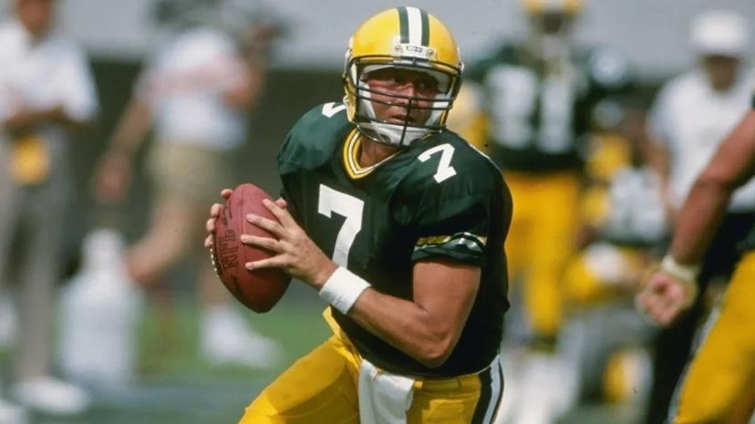 Ex-Packers Pro Bowl Quarterback Allegedly Chokes Man in Bar