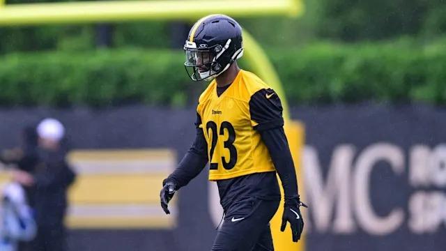 Eagles Former Star Has Nightmare Debut With Steelers — Howie Roseman’s Brilliance Once Again Vindicated