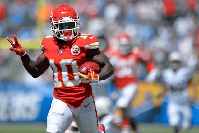 Former Chiefs Star Causes a Stir by Mistakenly Wearing Kansas City Gear at His New Team’s Practice