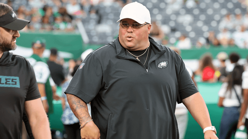 NFL Issues Heavy Penalty to Eagles’ “Big Dom” for Sideline Texting Immediately After the Rams Game Concluded