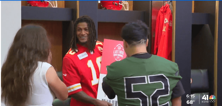 Chiefs star Isiah Pacheco gives two high school students a “life-changing” gift during an Arrowhead Stadium tour