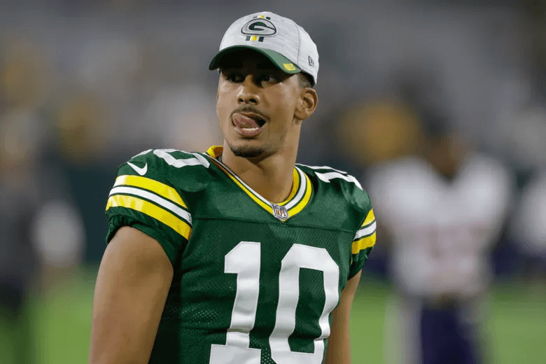 Packers star Jordan Love gives two high school students a “life-changing” gift during a Lambeau Field tour