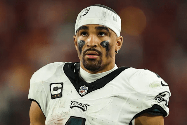 Eagles star Jalen Hurts gives two high school students a “life-changing” gift during a Lincoln Financial Field tour