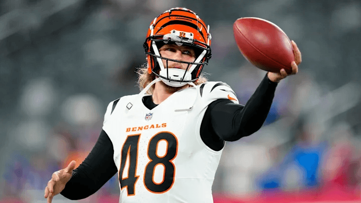 Eagles Sign First-Team All-American Long Snapper Amid Injury Crisis, per Tom Pelissero