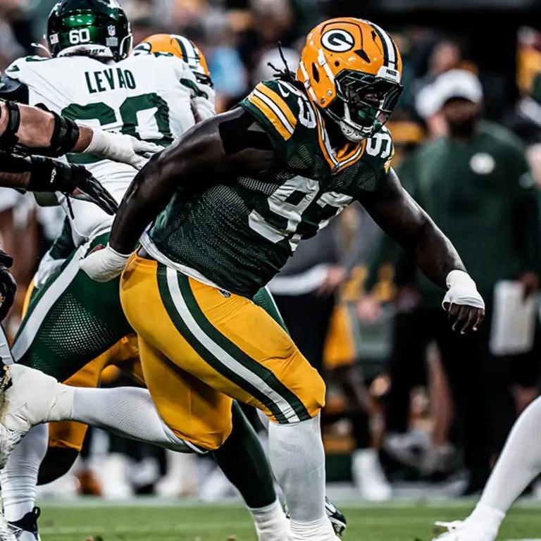 Father of Packers Rookie DT shocks everyone by declaring he will quit his job and live off his son — his words leave the room silent