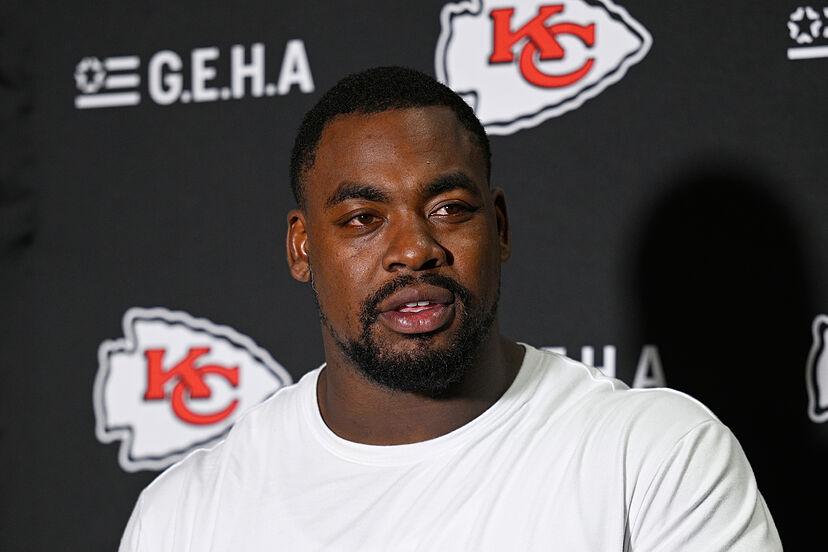 Chiefs Superstar Causes Locker Room to Erupt, Cursing Out Chris Jones for a Disappointing Mistake on the Day He Set a Personal Record