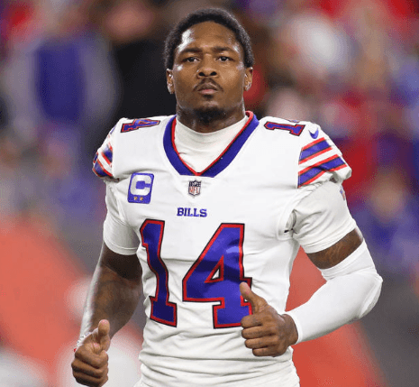 Superstar Stefon Diggs Skips Bills Reunion Game to Be with Daughter - Family Triumphs Over NFL