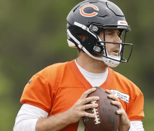 VIDEOS: Former Chicago Bears QB in Critical Condition After 3 Stab Wounds to "Vital Areas" in Late-Night Altercation