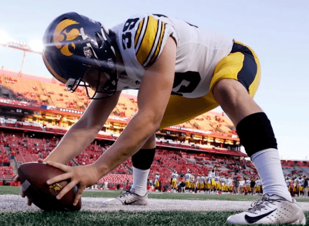 Ex-Bears Rookie Causes Uproar After Posting in Packers Uniform Days After Getting Cut