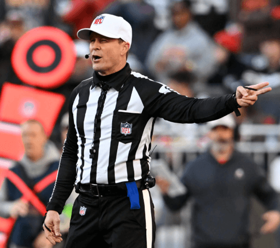 NFL Referee Shawn Hochuli Admits Three Serious Mistakes in Bills Vs Patriots Game That Made the Match 'Chaotic', Sends Apology to Bills and Fans