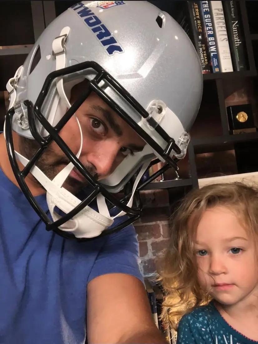 Eagles 6-time Pro Bowler Saves A Journalist's Daughter After A Midnight Emergency Call