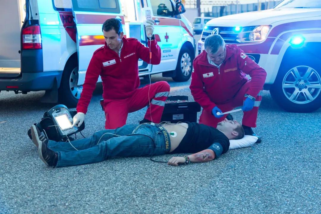 49ers Arrive Late To SoFi Stadium After Stopping To Save Elderly Rams Fan With Heart Attack