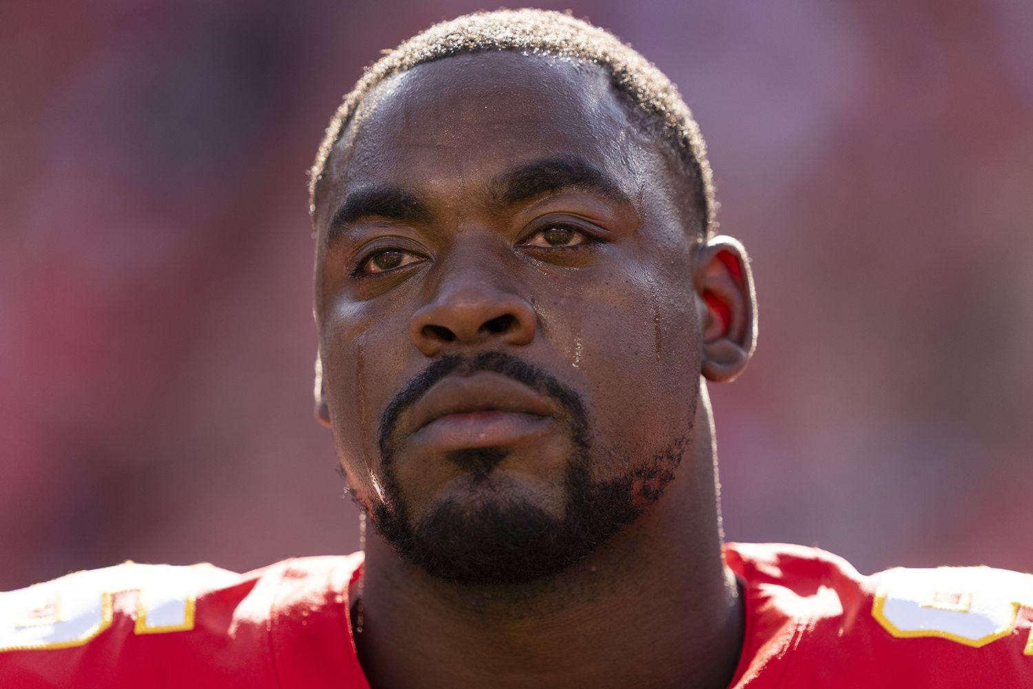 Chiefs Superstar Causes Locker Room to Erupt, Cursing Out Chris Jones for a Disappointing Mistake on the Day He Set a Personal Record