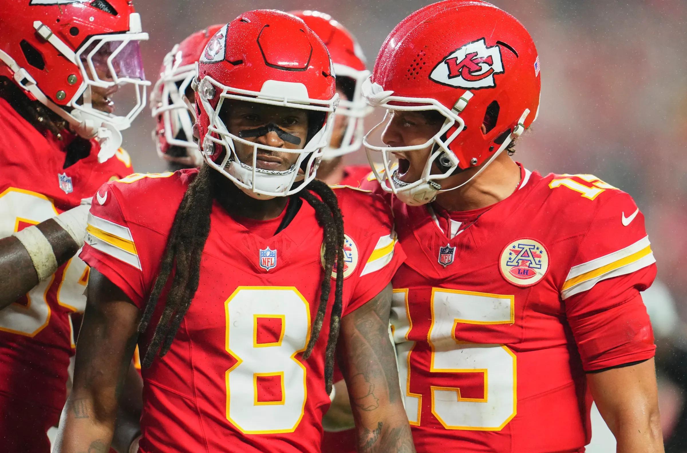 Former Chiefs WR ‘Betrays’ His Old Team, Gloats After Loss as JuJu Smith-Schuster–Patrick Mahomes Rift Explodes and Mahomes Fires Back