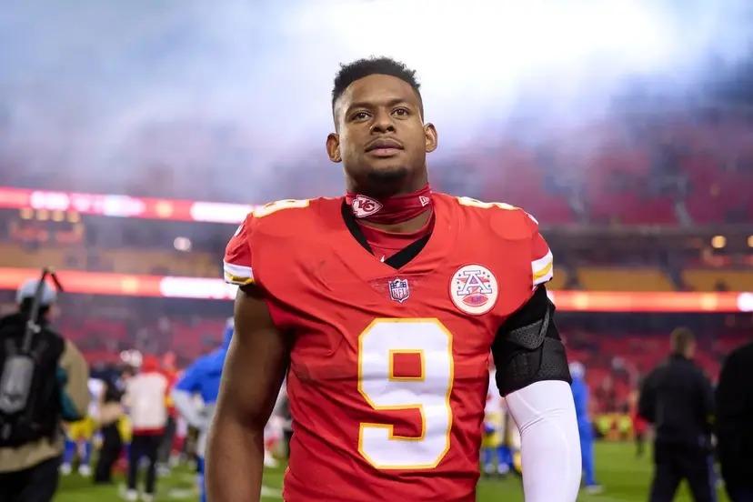 RESPECT: Chris Jones Returns From Family Tragedy Just Hours Before Chiefs vs. Ravens Kickoff
