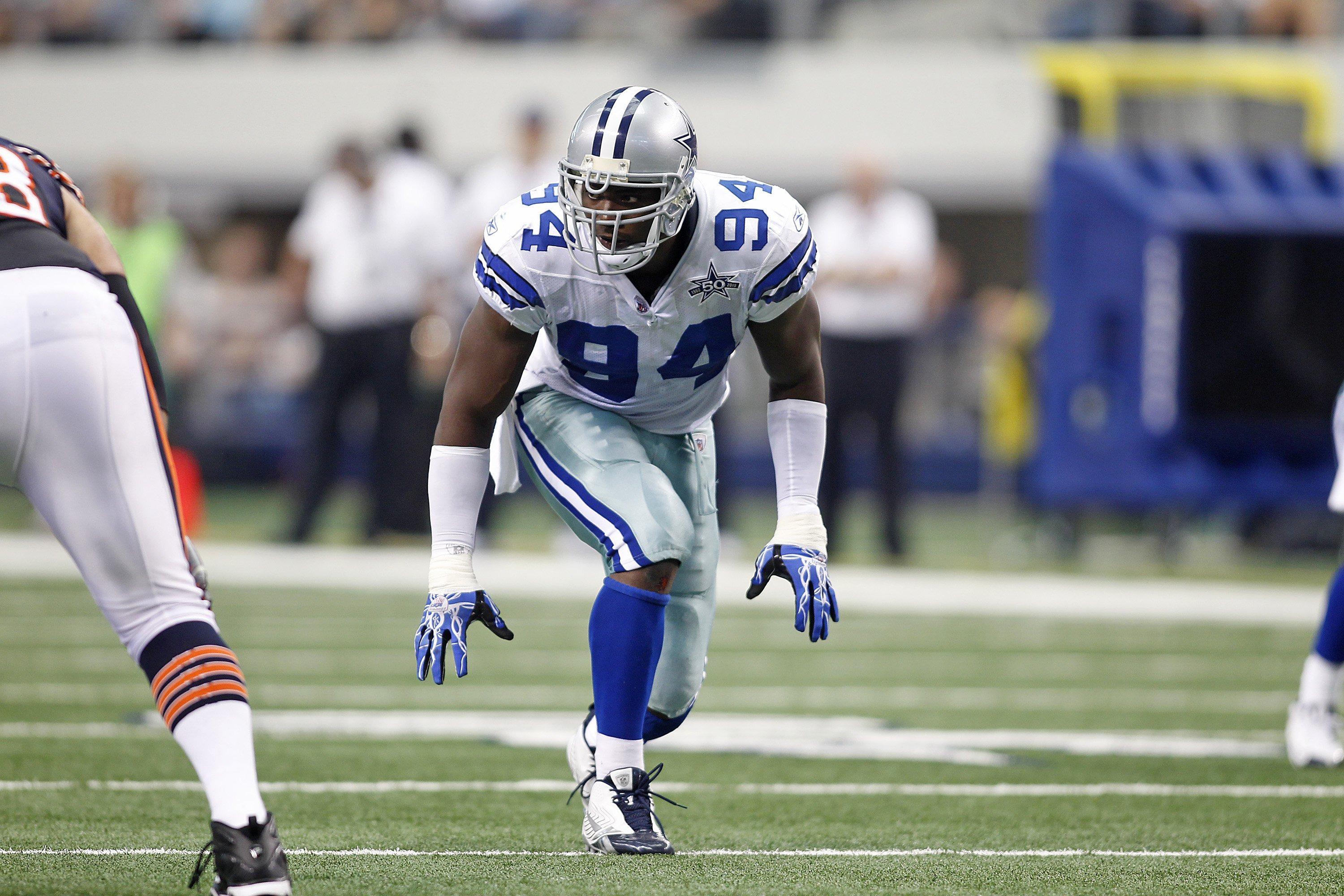 Cowboys Defensive End Did Not Participate Today After Donating Bl00d to Save His Mother’s Heart Valve Surgery