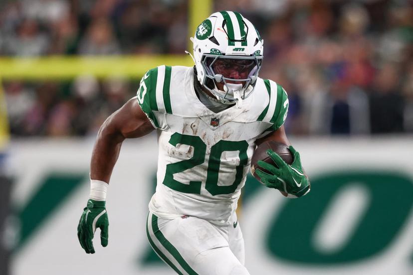 Cowboys on Verge of Landing Jets’ Do-It-All Playmaker, Top-5 Fantasy RB with Trade Deadline Approaching