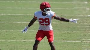 Ex-Chiefs Rookie Forced to Join Titans to Cover Brother’s Medical Expenses, Heart Still in Kansas City