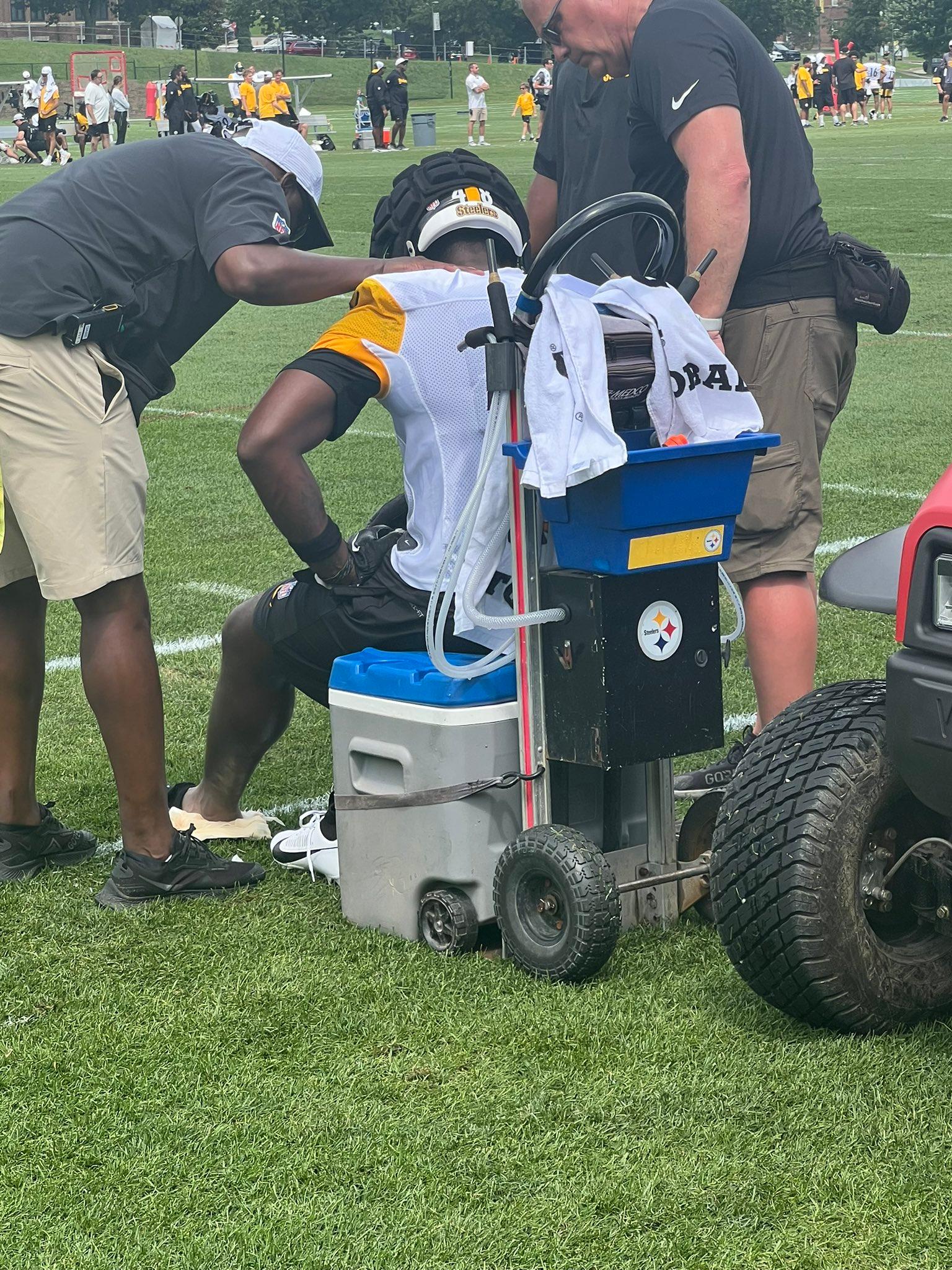 Nick Farabaugh on X: "Steelers rookie TE/FB DJ Thomas-Jones got injured in  that last team period. Trainers are looking at his left ankle  https://t.co/bbKqubdA6f" / X