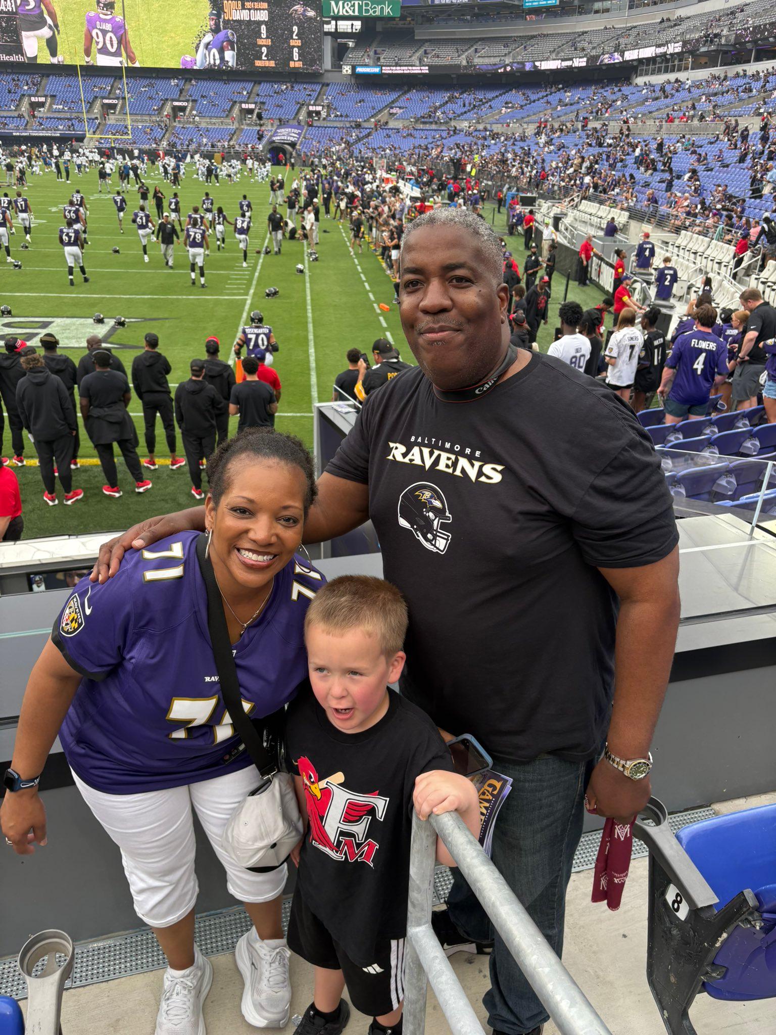 HBCU Premier Sports & More on X: "Cầu thủ OL Carson Vinson của Baltimore Ravens đến từ Alabama A&M. Phụ huynh chào đón người hâm mộ tại trận đấu trước mùa giải với Colts https://t.co/GWmazsHckN" / X