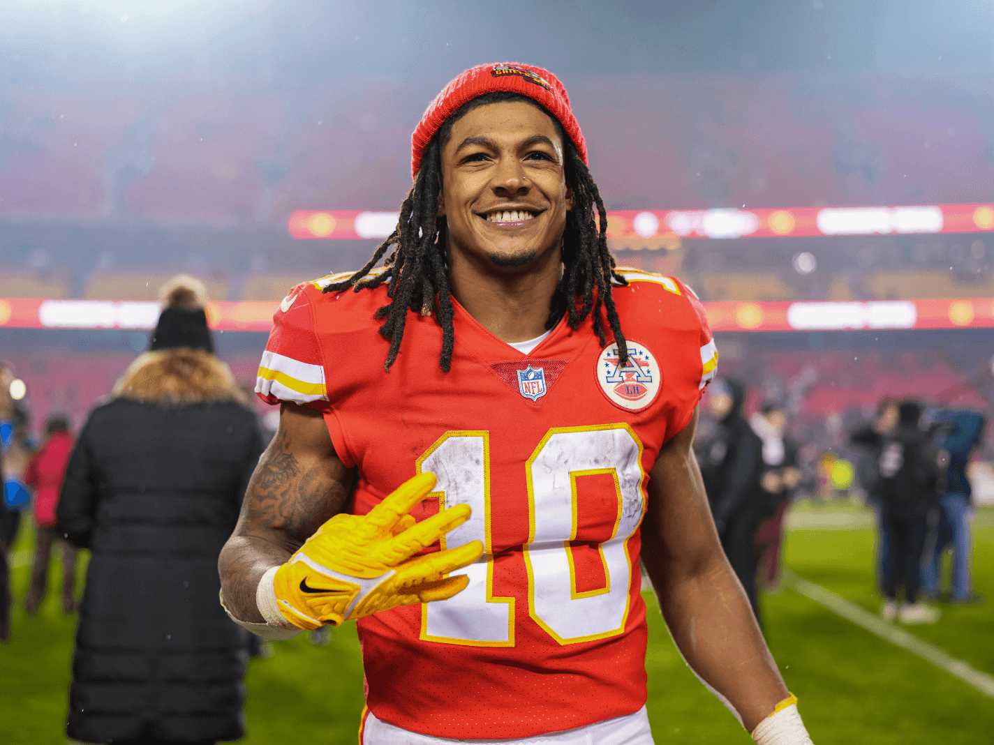 BREAKING NEWS: In the recent game between the Chiefs and Giants, many fans noticed that Isiah Pacheco had a tattoo on his arm with the colors and symbol of the cause, along with the number “988” — the Suicide & Crisis Lifeline. And it was only after the victory over the Giants that he shared with a trembling voice: “I dedicate this victory to my father, he was one of the…”. Along with those emotional words, Pacheco also decided to donate $988,000 to the Suicide & Crisis Lifeline with the message: “Everyone has the right to live in a loving environment…”. – manh