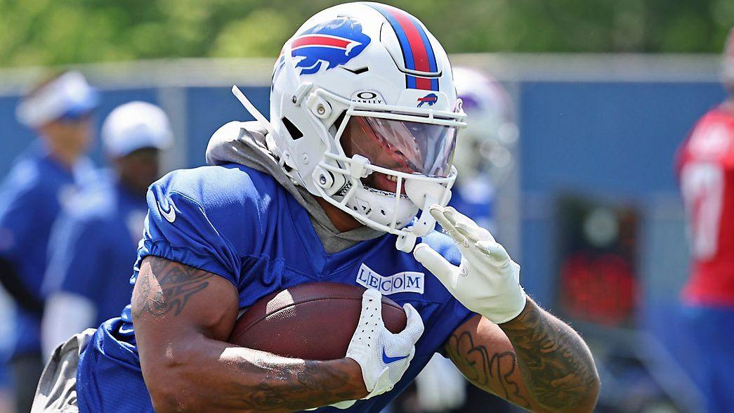 AP source: Bills agree to sign punter Brad Robbins