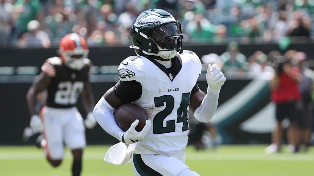 Andrew Mukuba gets a pick-six in his first Eagles game