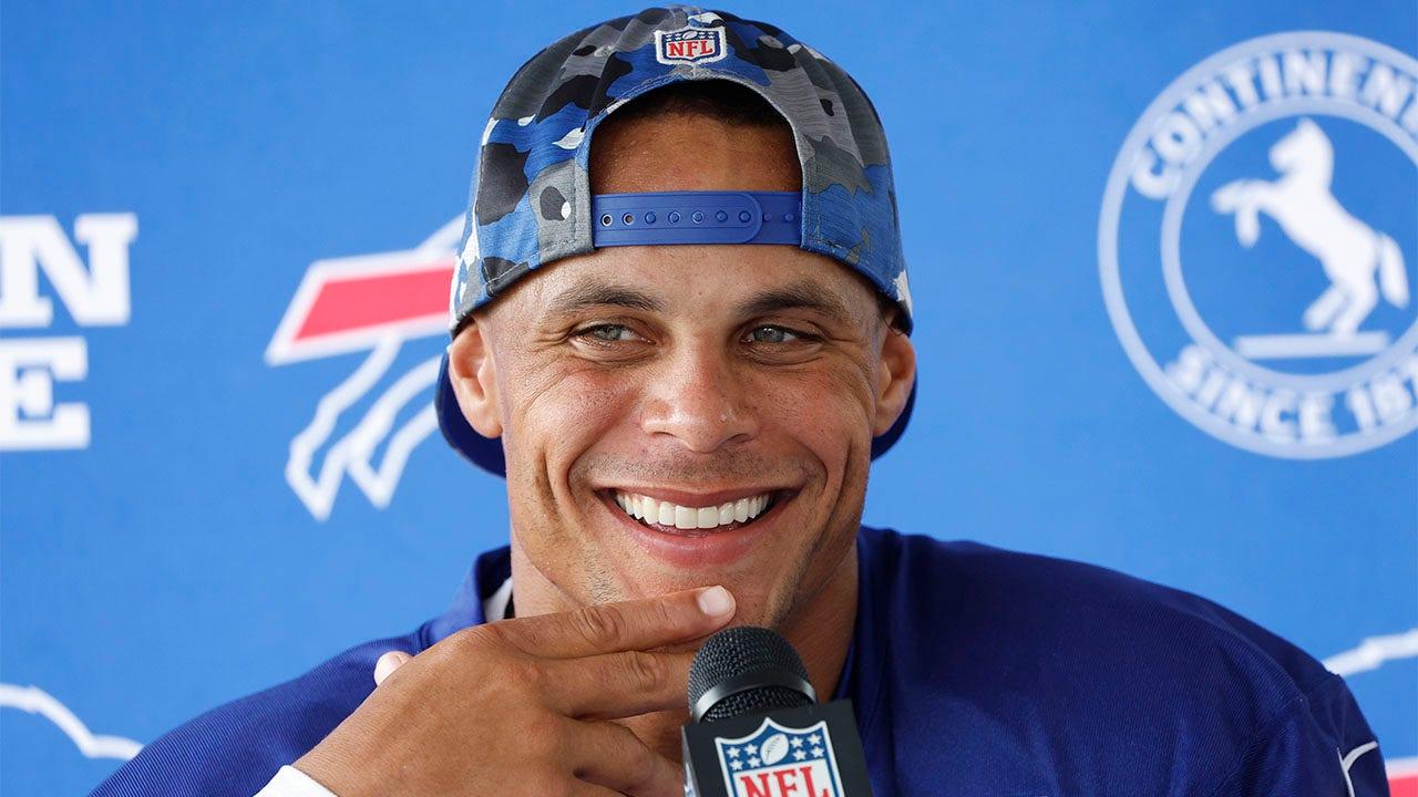 NFL free agent Jordan Poyer isn't fan of states that 'take half my money' |  Fox News
