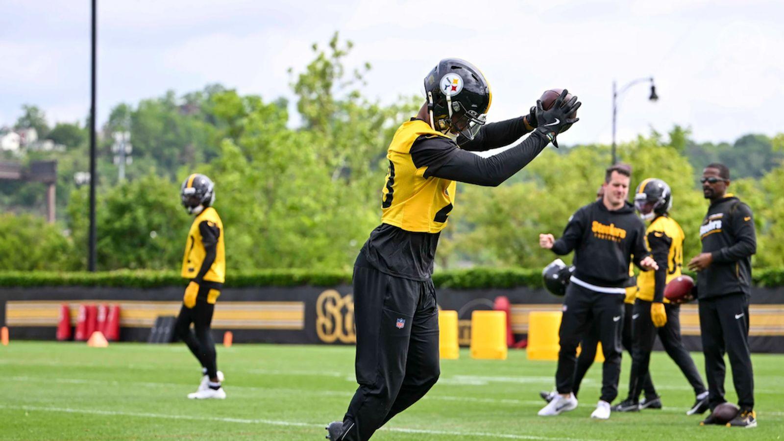 Steelers' Darius Slay Knows Exactly How To Fix Joey Porter Jr.: "He Can't  Catch"