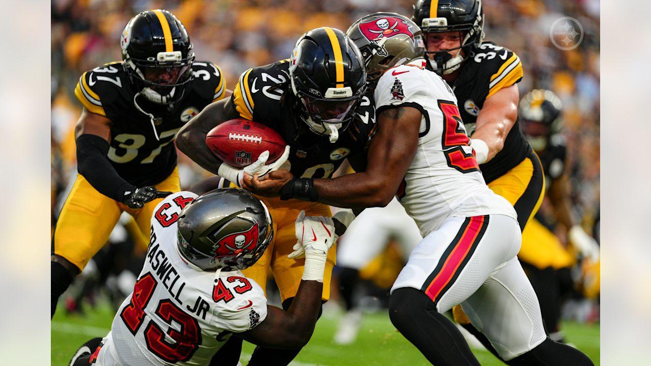 Pittsburgh Steelers defensive back Kyler McMichael (37) Pittsburgh Steelers running back Kaleb Johnson (20) and Pittsburgh Steelers linebacker Jack Sawyer (33) during a preseason game between the Pittsburgh Steelers and the Tampa Bay Buccaneers, Wednesday, July 16, 2025 in Pittsburgh, PA. (Emilee Fails / Pittsburgh Steelers)